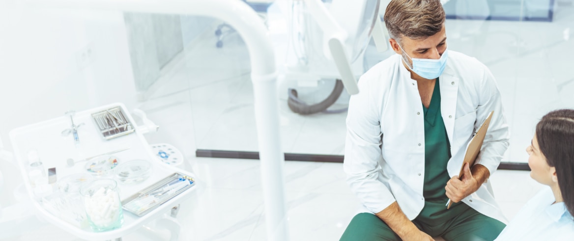 Stomatolog și pacientul său.  